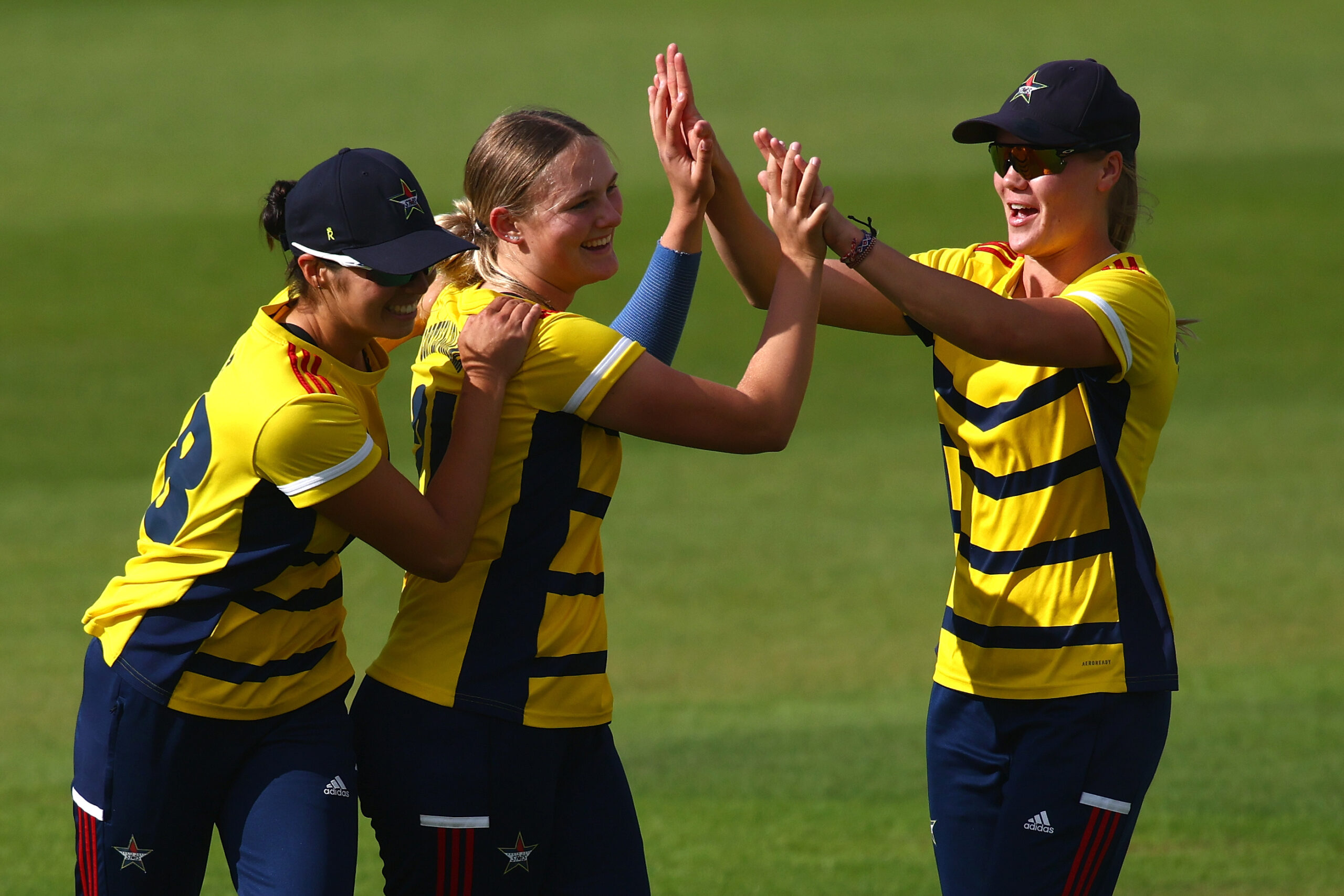 Stars crush Diamonds to clinch home semi-final